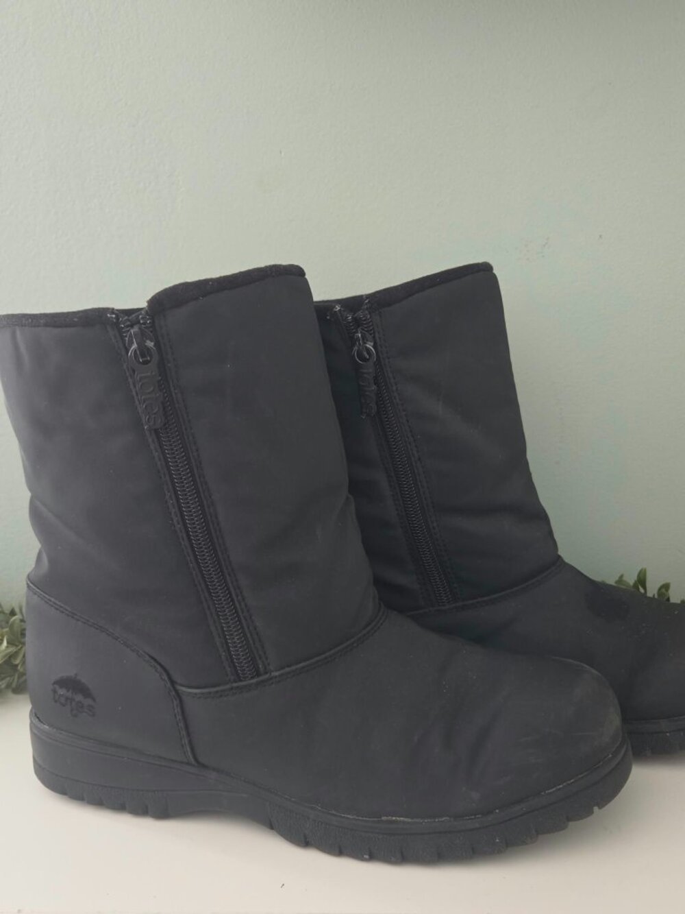 Totes Women's Roberta Black Waterproof Winter Snow Boots - Size 10